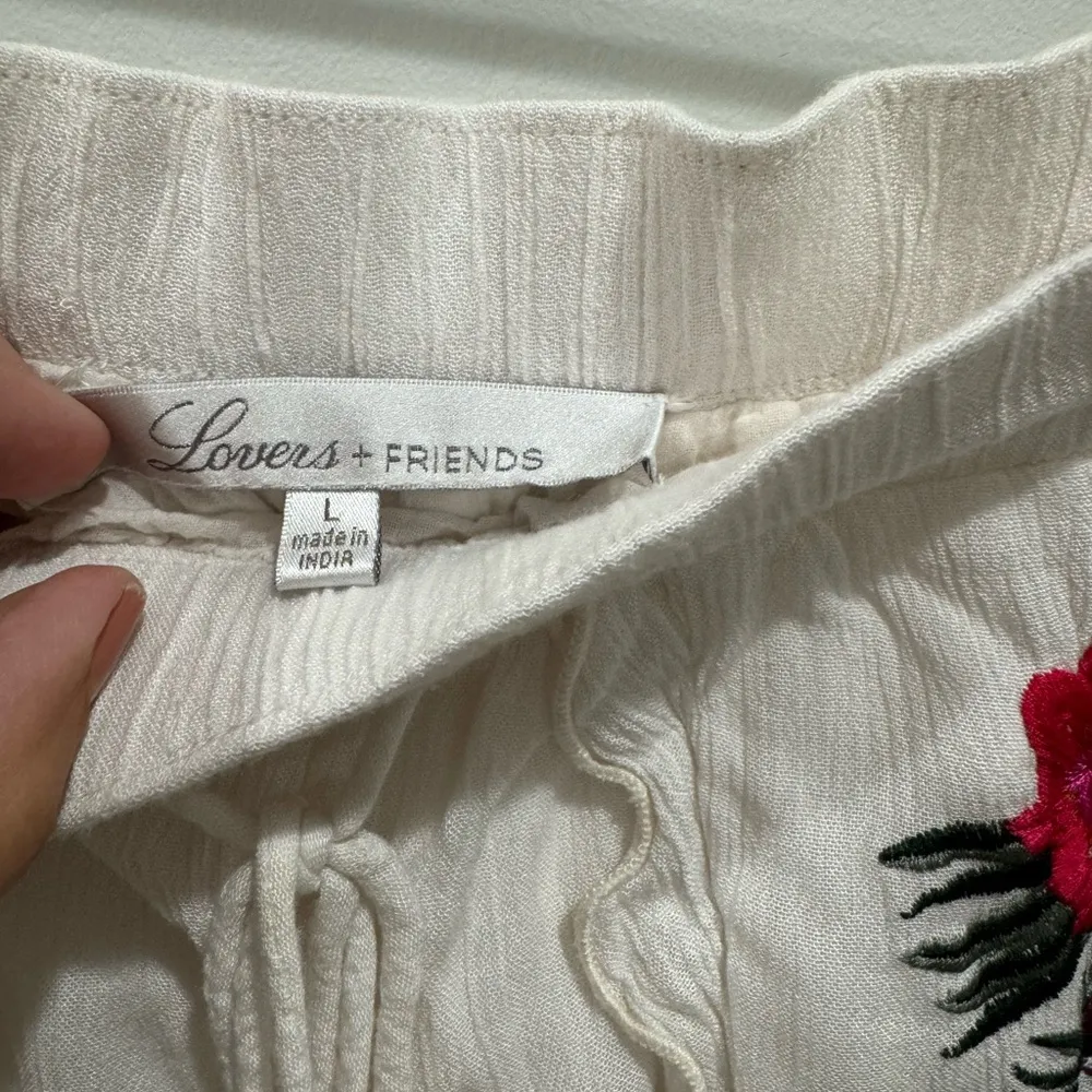 Lovers and Friends Serene Shorts in Ivory Size L GUC - Image 3