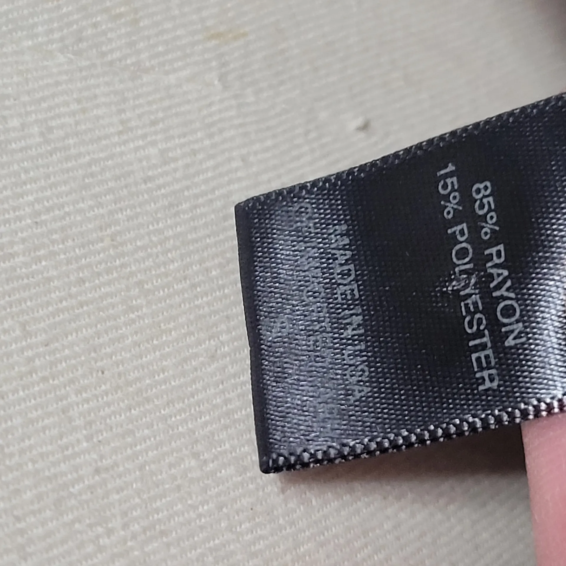 Daytrip  cranberry waffle knit cold shoulder sweater size small - Image 8