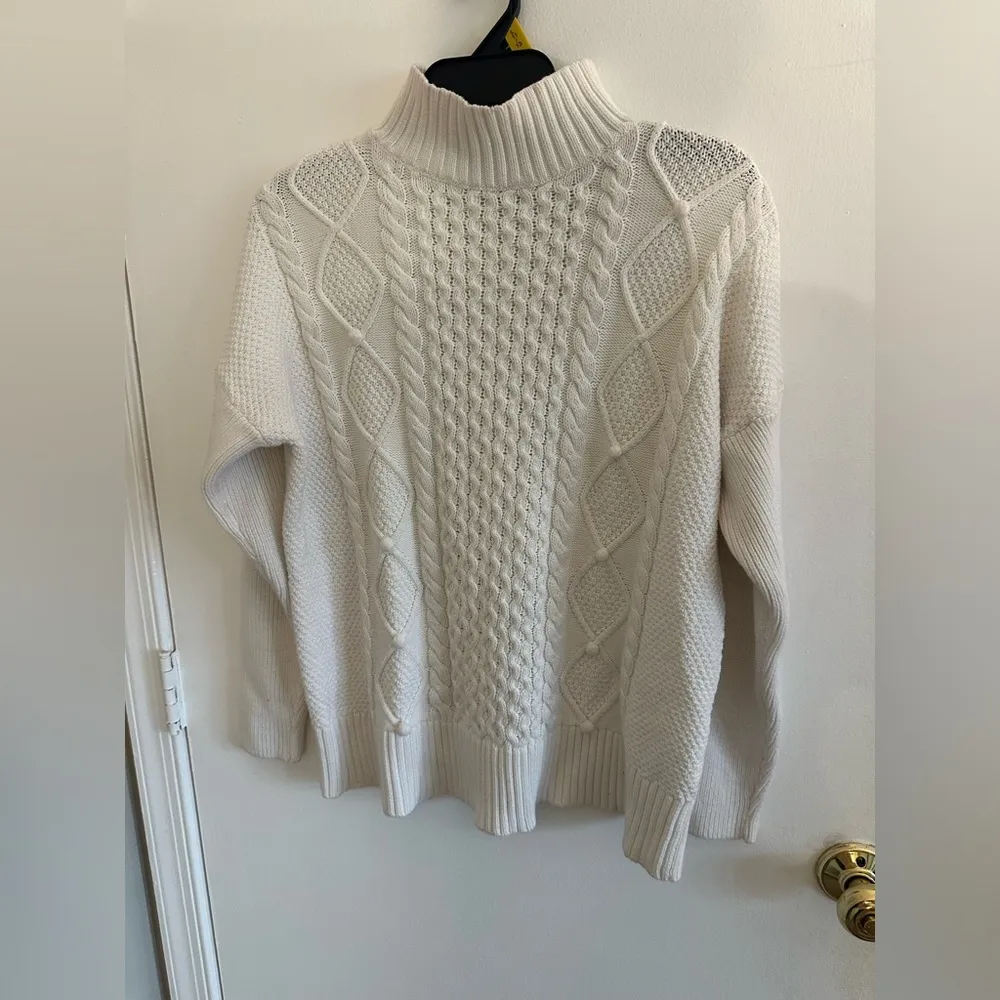 J. Crew Elegant White Cable Knit Sweater - Image 3