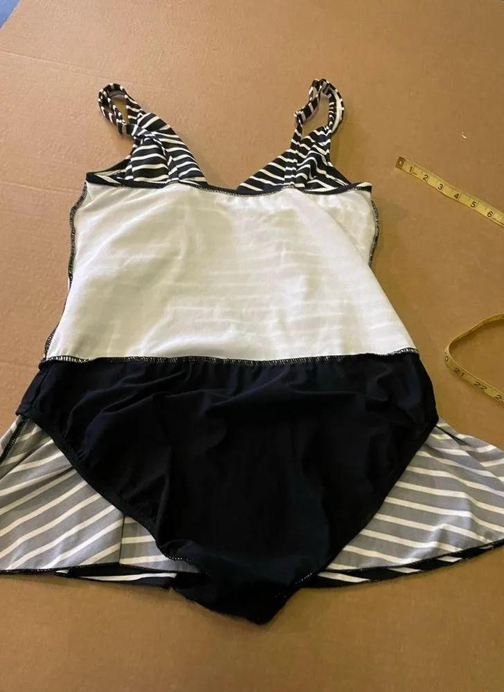 TARGET Clean Water one piece V-neck skirted suit - size XL - Image 3