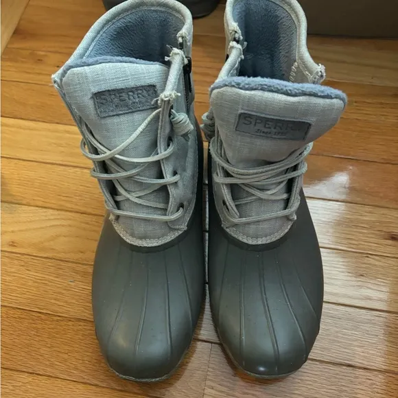 Grey Women’s Sperry Boots. Barely worn - Image 2