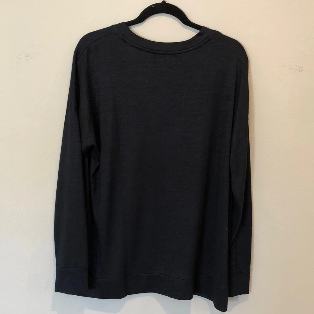 Kirkland Signature women's Dark Navy V-Neck Sweater - Image 5