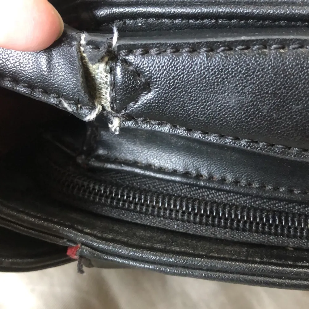 Black Liz Claiborne crossbody purse - Image 15