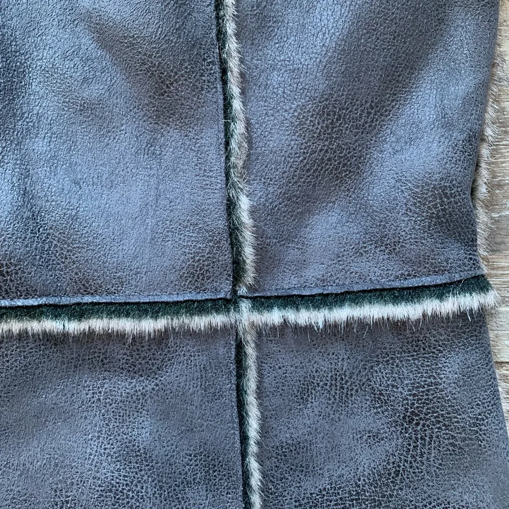 Tribal Jeans Reversible Faux Fur & Suede Vest M Gray Size M - Image 8