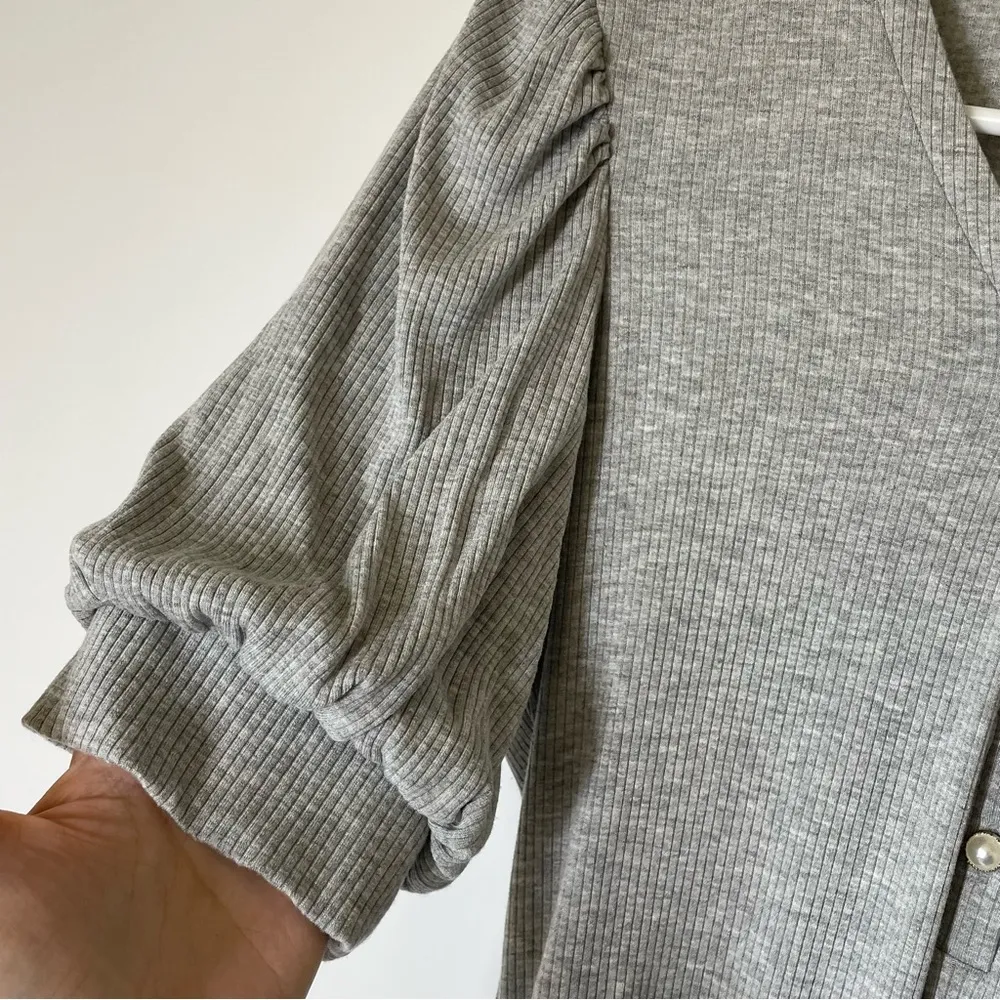 Boutique On Twelfth Gray Ribbed Puff Short Sleeve Pearl Detail Bodysuit Size Med - Image 3