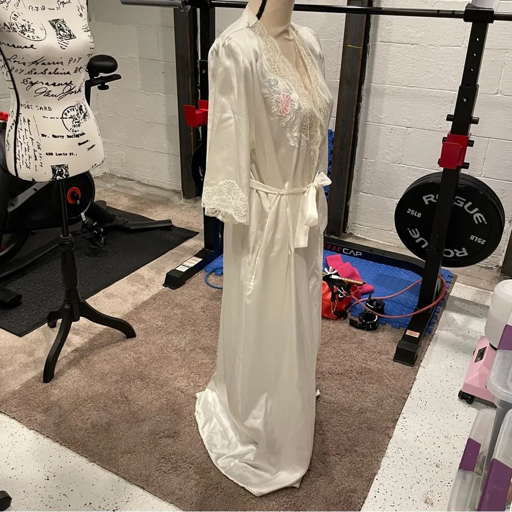 Gorgeous vintage silky satin maxi floral lace trim robe dressing gown lingerie💐 White - Image 13