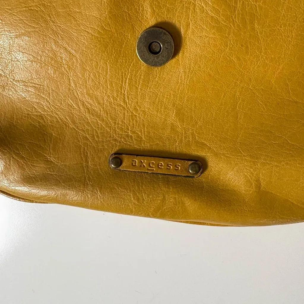 Y2k mustard yellow faux leather Axcess Liz Claiborne boho shoulder bag purse - Image 5