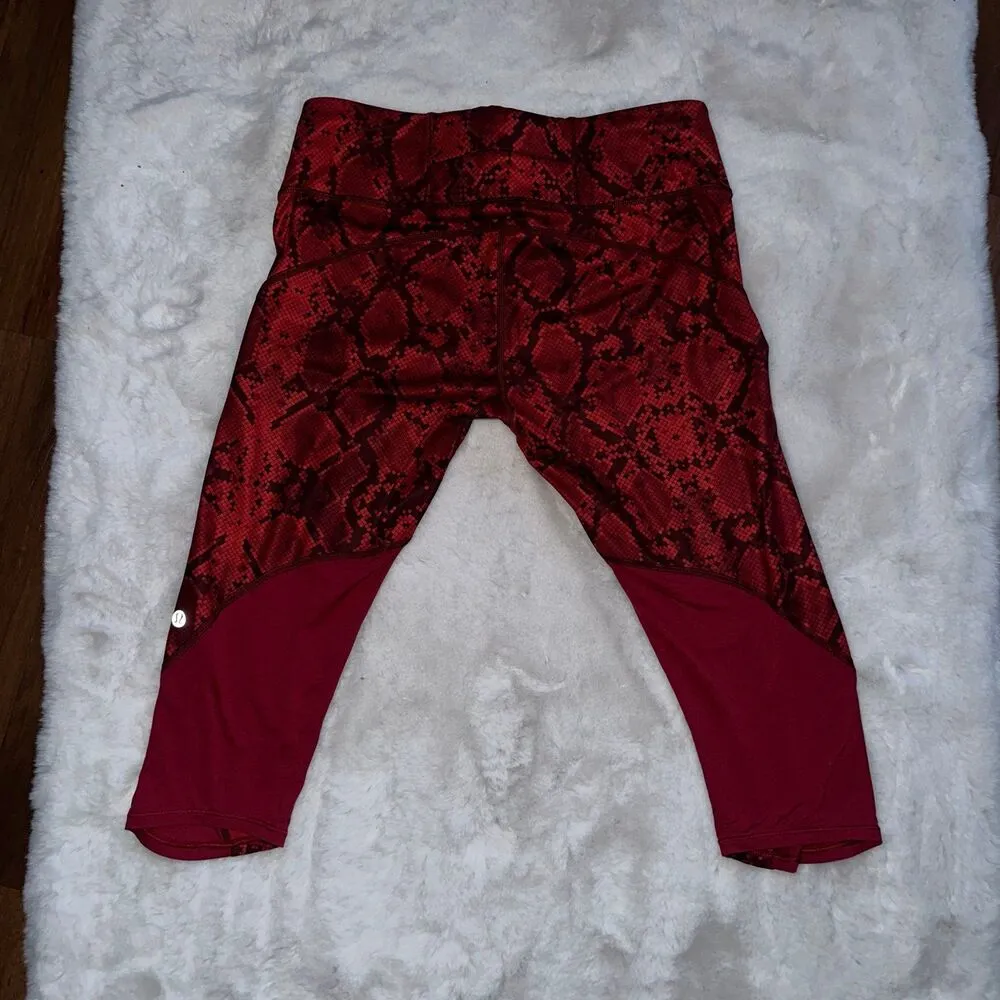 LULULEMON Mini Ziggy Snake Red Tide Cranberry Vent It Out Crop Leggings 8 - Image 2