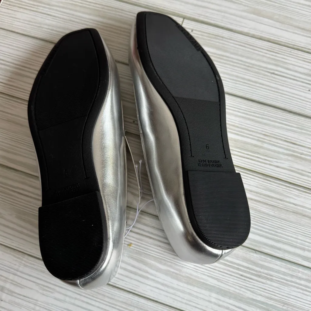 Old Navy Silver Women's Ballet Flats Sz 6 - Image 7