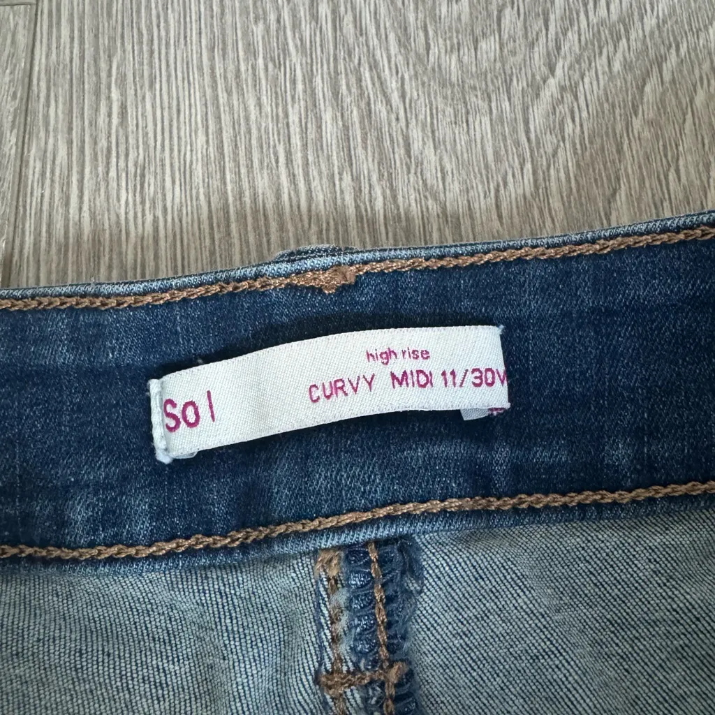 So Shorts High Rise Curvy Dark Wash Ripped Distressed Denim Jean Shorts - Image 3