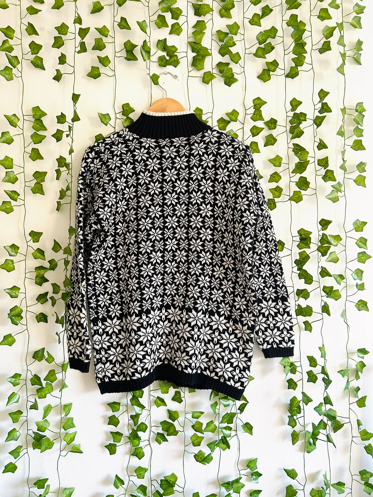 Gap Snowflake Turtleneck Sweater - Image 3
