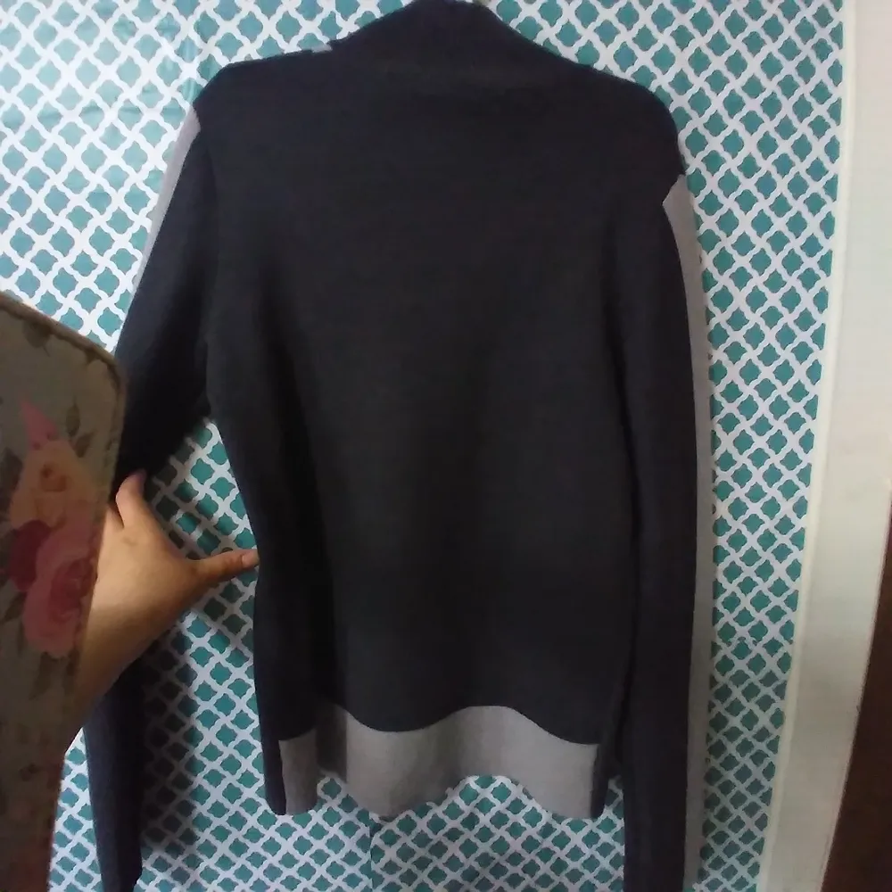 Athleta women's striped sweatshirt - Image 7