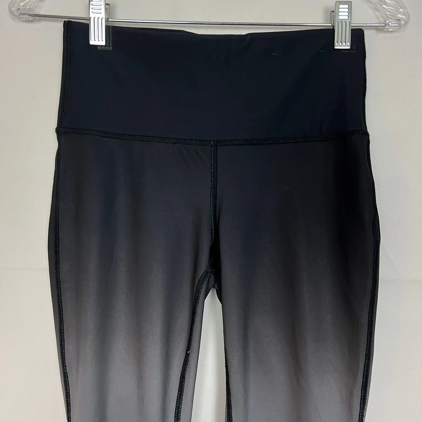 Xersion Dip-Dye Capri Athletic Wear Leggings Size S - Image 3