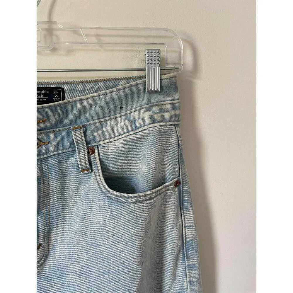 Abercrombie High Rise Mom Denim Jeans Light Wash Blue Size 26/2 Regular - Image 4