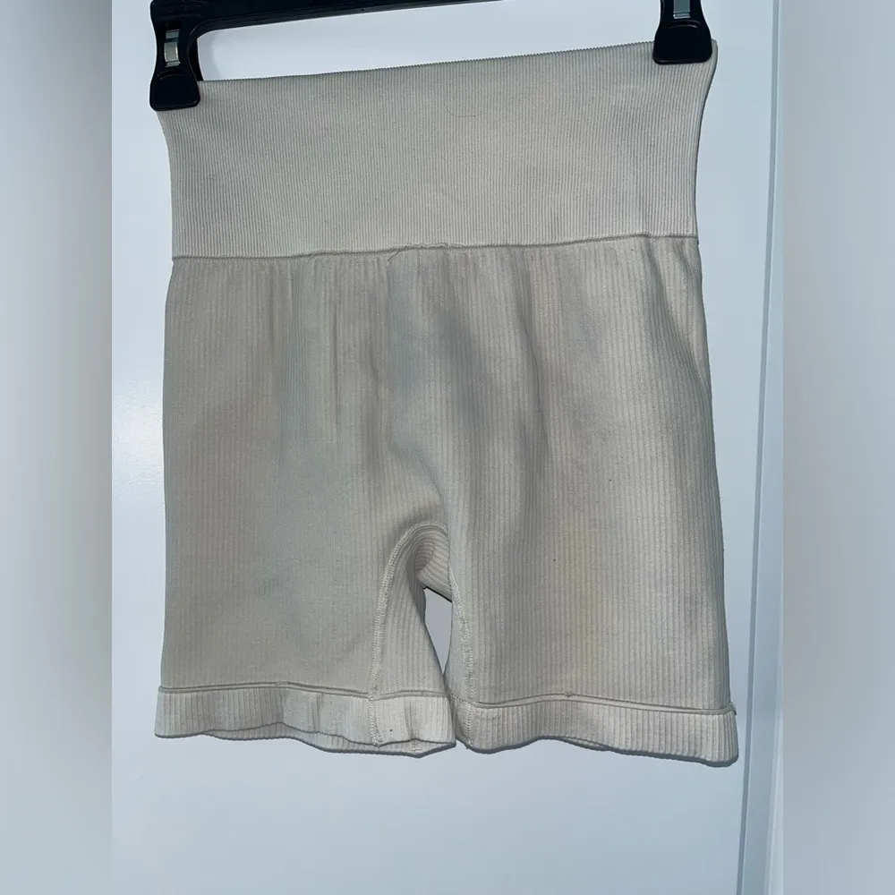 OQQ Spandex Nylon Beige Ribbed Yoga ActiveWear Casual Fitted Stretch Shorts Sz S - Image 6