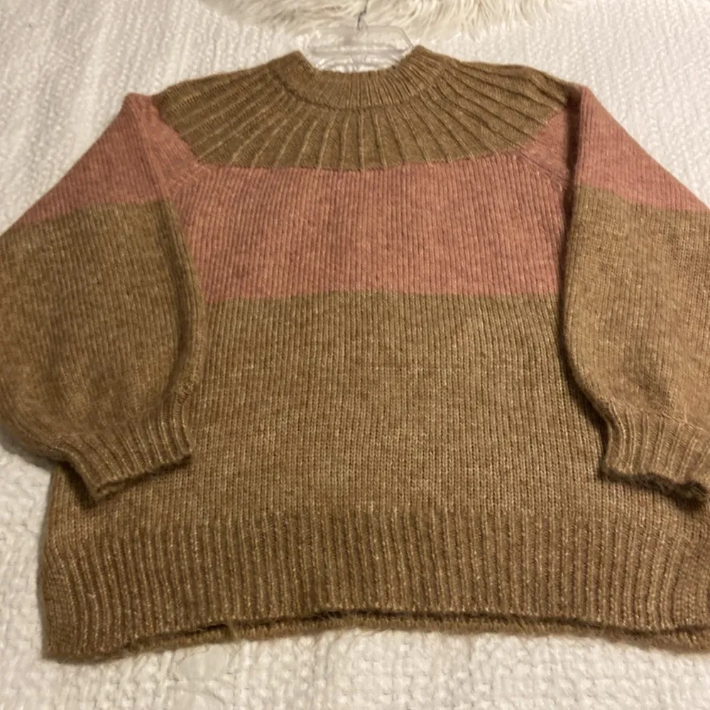 LUSH Sweater size S excellent condition so beautiful sweater mocha pink color - Image 10