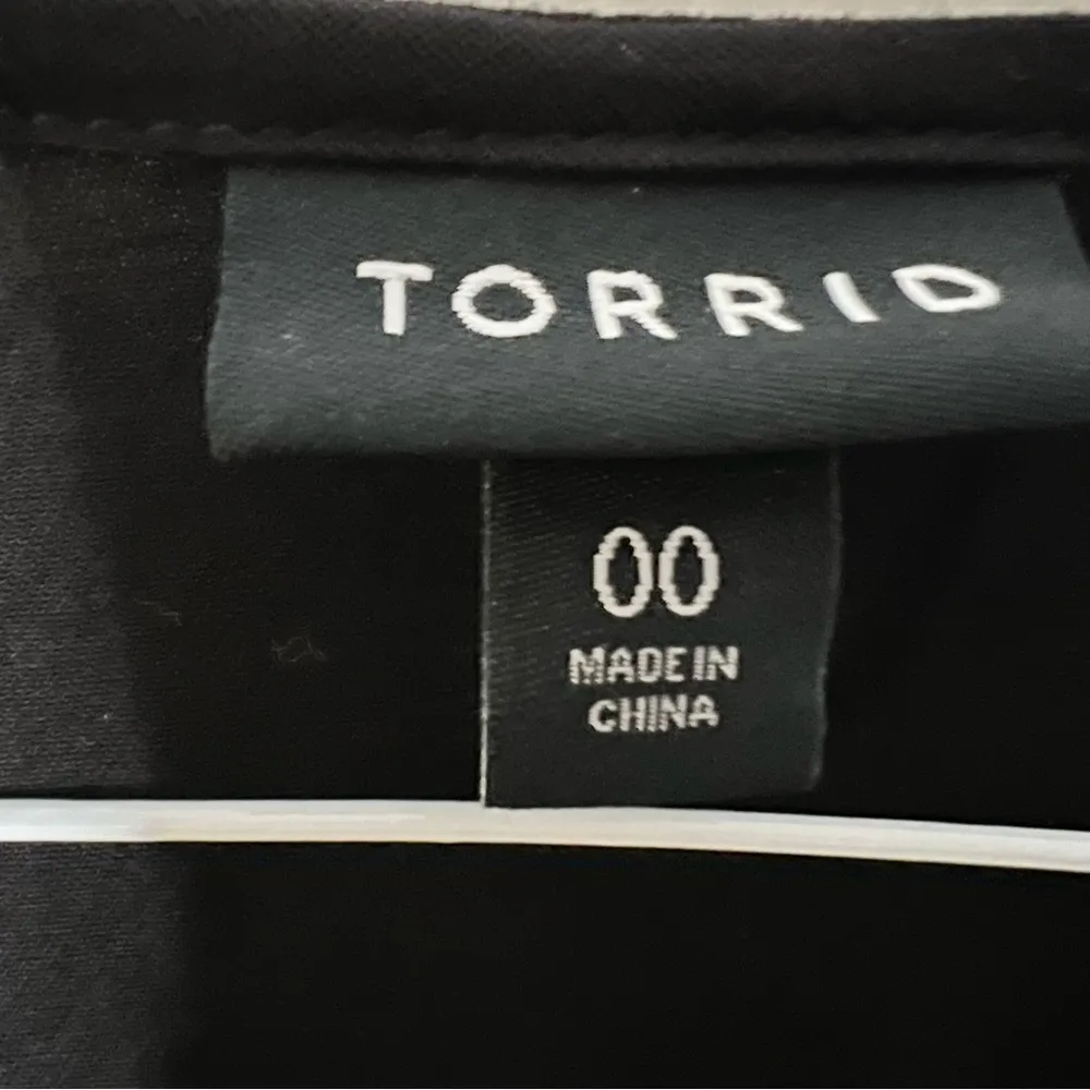 Torrid Black Stretch Challis Bell Sleeve Midi Top Size 00 M/L 11945521 - Image 4