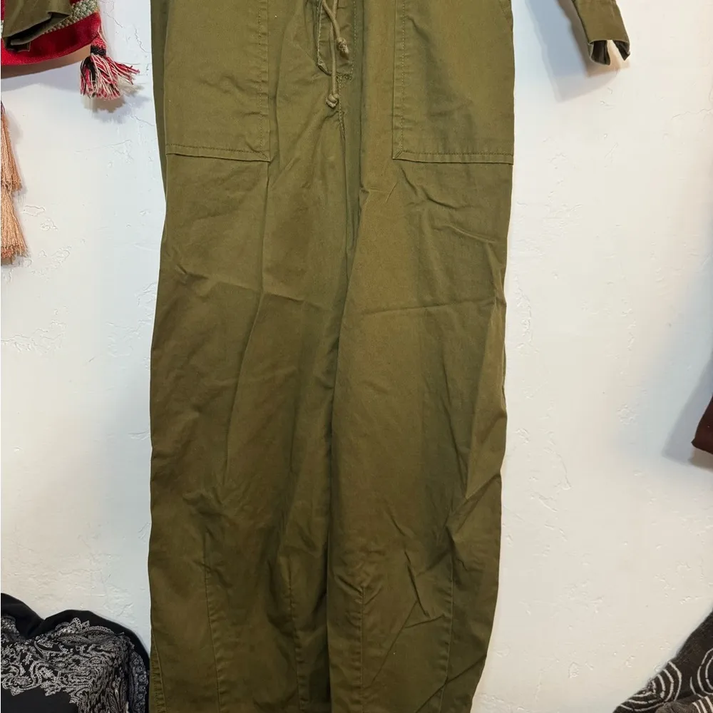 LEVIS OLIVE GREEN LONG SLEEVE BAGGY JUMPSUIT EUC SMALL - Image 3