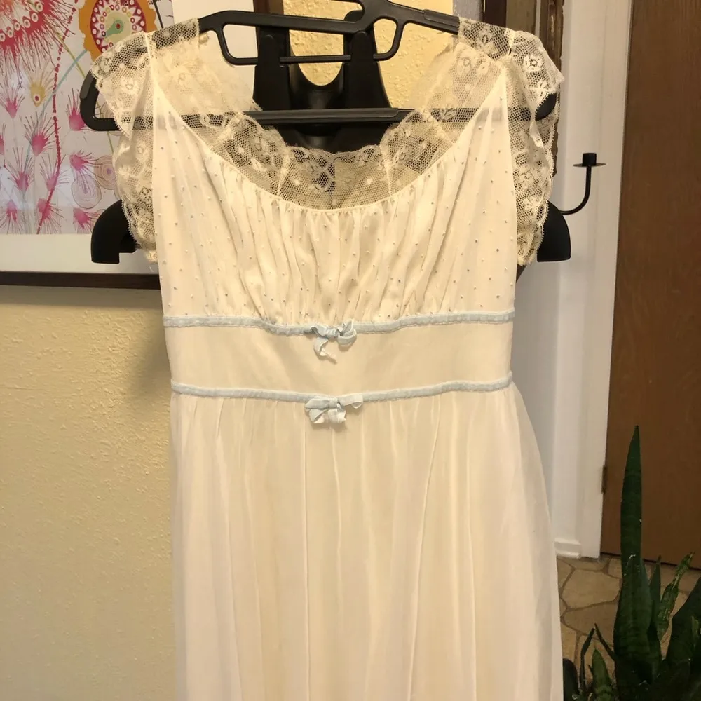 Fisher Heavenly Lingerie Night Gown White/Blue Ribbon Vintage size Small White - Image 2