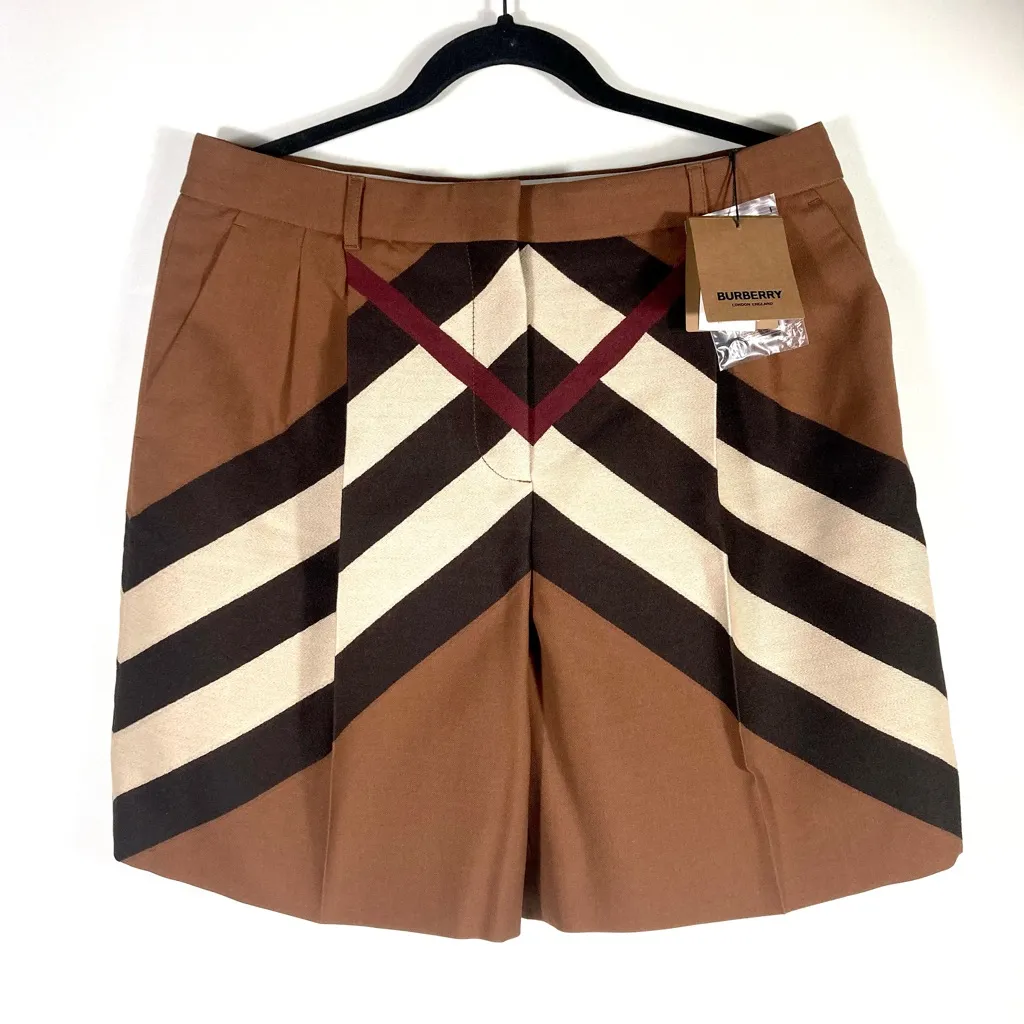 Burberry Rosalie Kissing Check Jacquard Wool Shorts 8 US 10 UK Chevron Check NEW - Image 4