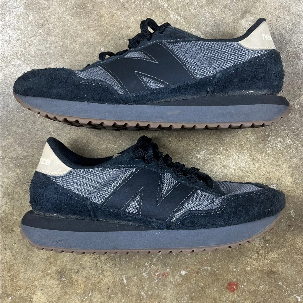New Balance Black and Gray 237 Athletic Shoes
Size: 6 in men’s, 7.5 in women’s - Image 3