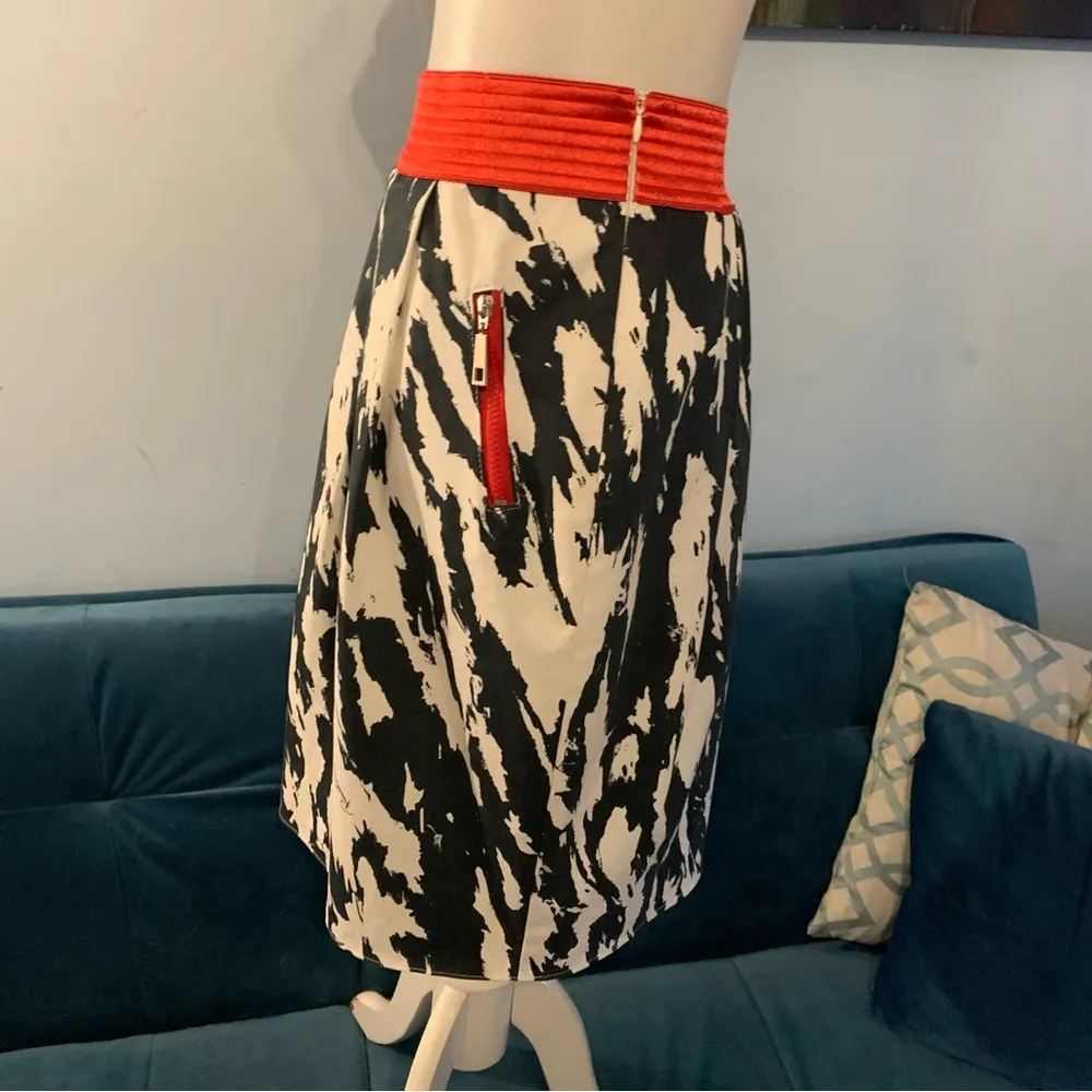 Midi Skirt Made in Italy size S 24 Black Red Elastic Waist Via Veneto - Image 3