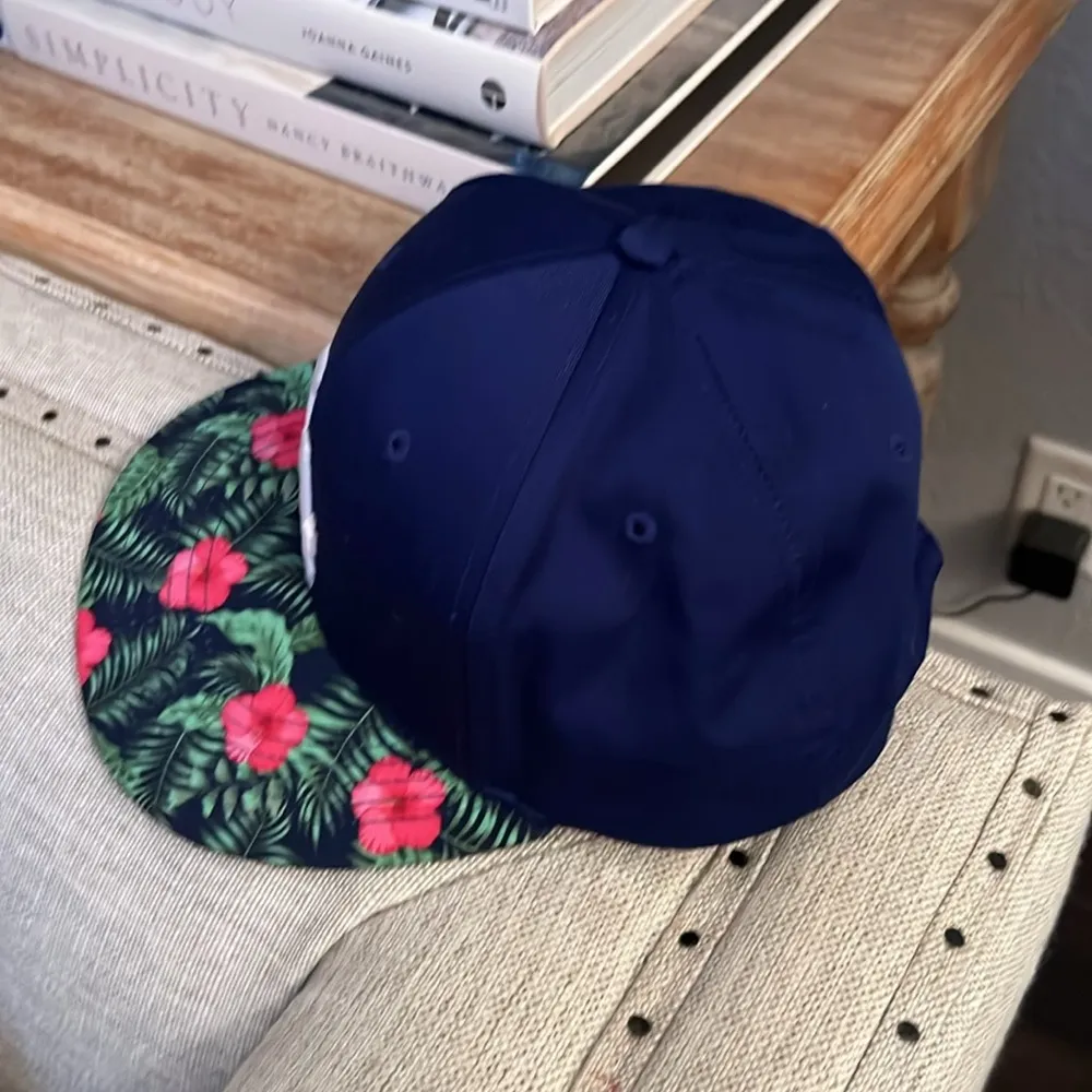 Dodgers NWOT Hawaiian Rare Baseball Cap Blue - Image 2