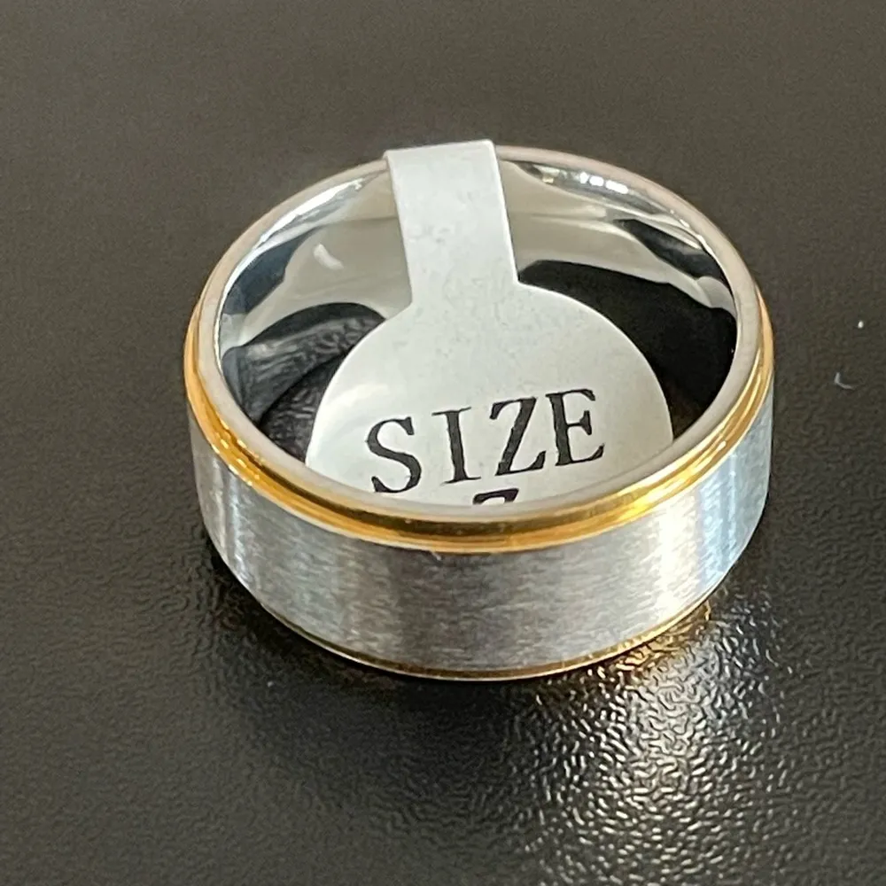 8mm gold edge silver titanium ring size 7 - Image 5