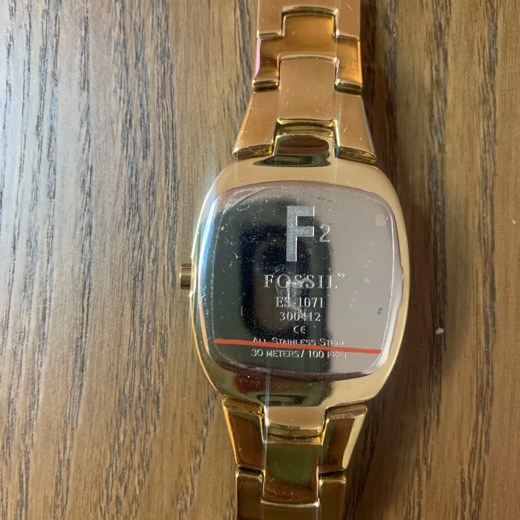 Preloved Ladies Fossil All Stainless 30 Meter Crystal Accent MOP Chrono Watch - Image 3