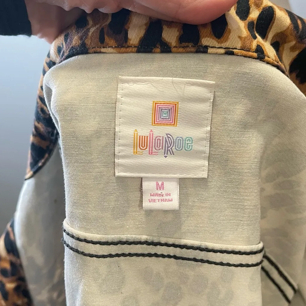 LuLaRoe  Women's Leopard Print Kenny Denim Jacket Size‎ Medium - Image 4