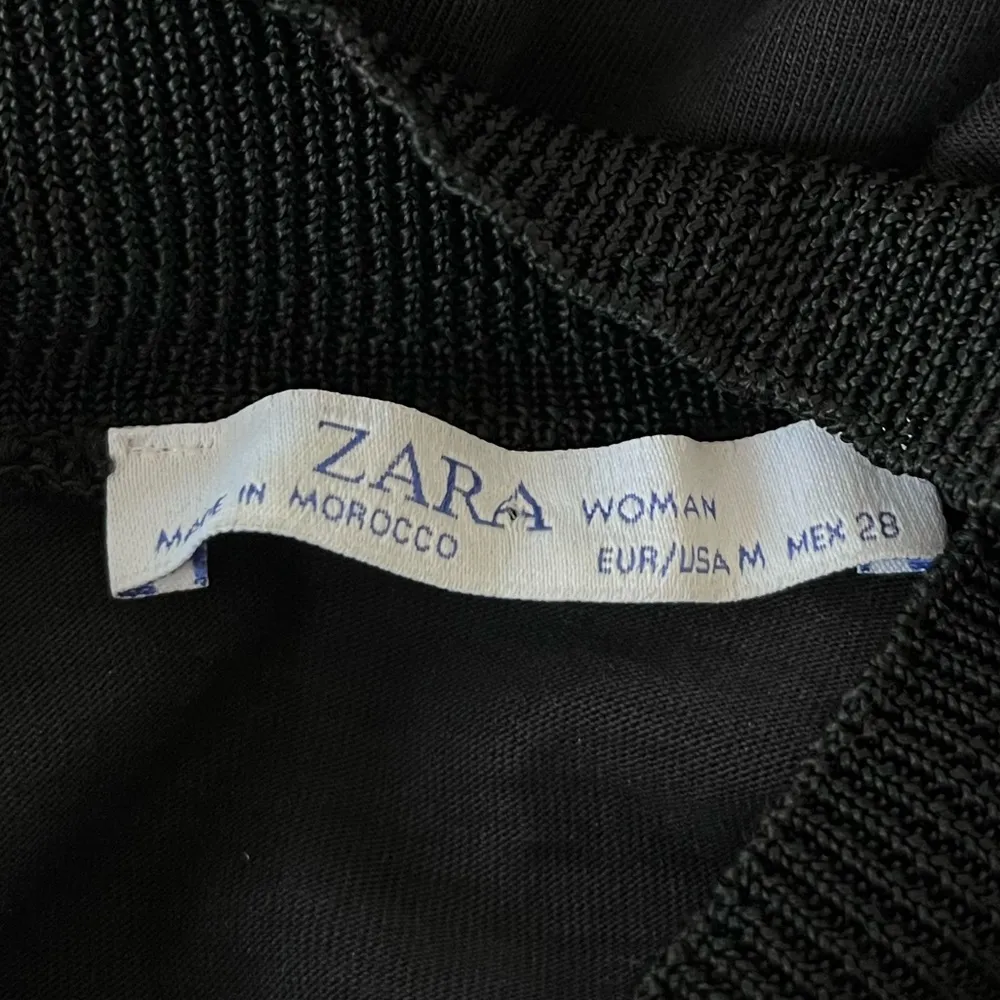 Zara Short Sleeve Mockneck TShirt Black Size Medium - Image 2