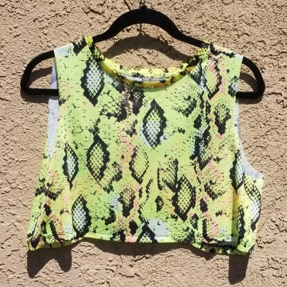 NWOT ASOS Neon Green Lemon Lime Snake Print Back Slit Crop Top Boxy Fit Size 6 M - Image 5