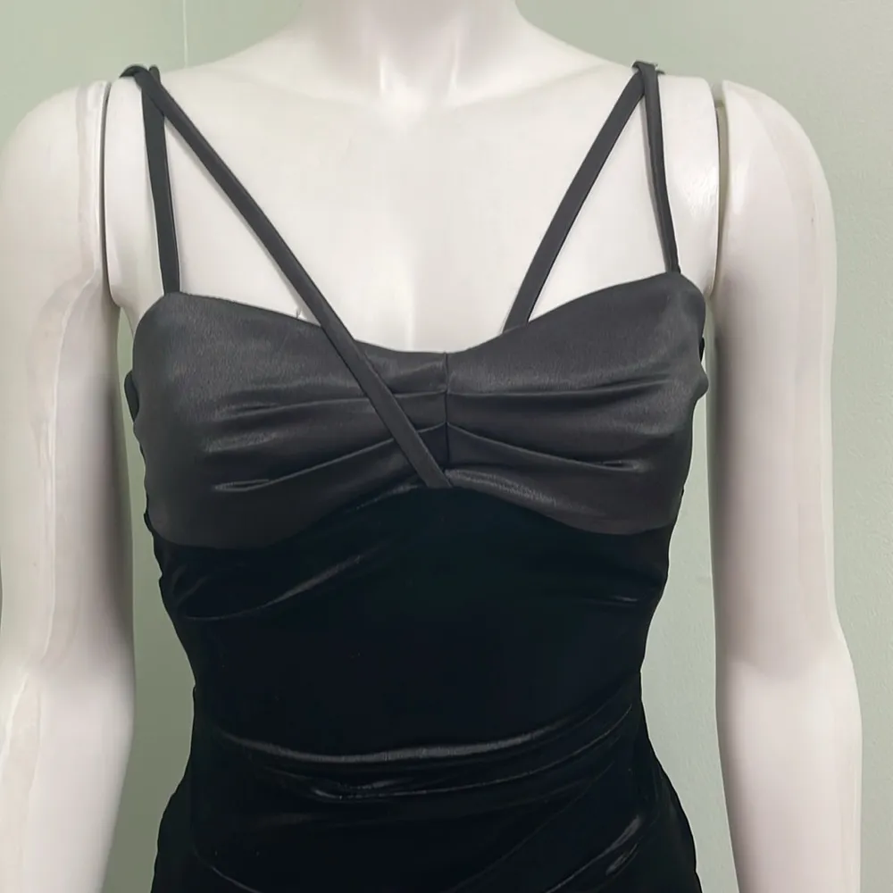 B. Darlin Womens Black Velvet Mini Party Dress Juniors sz 1/2 - Image 2