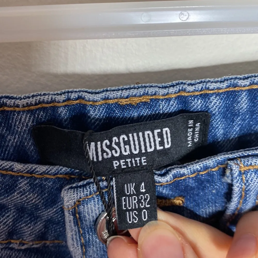 Missguided petite blue riot ripped mom jeans size 0 - Image 12