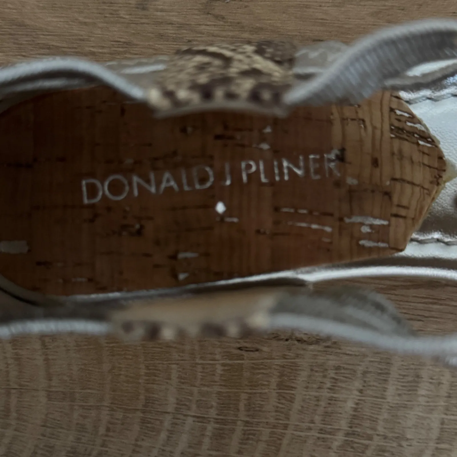 Donald Pliner Dori Sandals Silver Snake Print Wedge Thong Zipper Edgy Size 6.5 M - Image 6