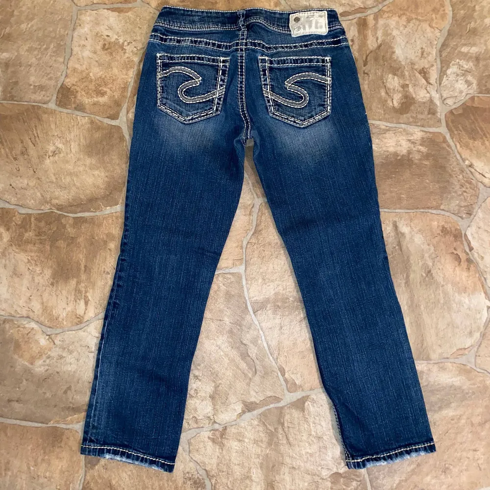 Silver Jeans Suki Capri Mid Rise Embroidered Cropped Skinny Jeans, Size w28 - Image 2