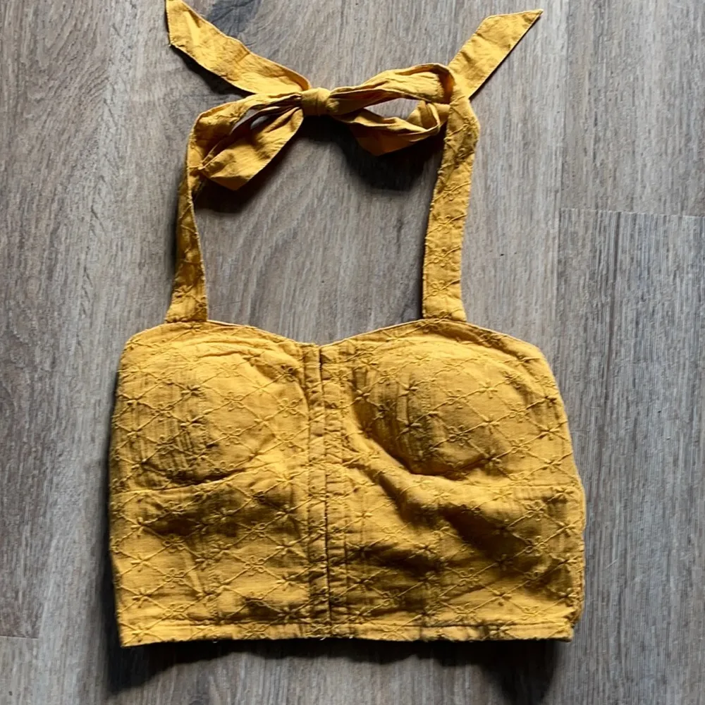 American Eagle Cropped Top w/Tie Back Size XS - Image 3