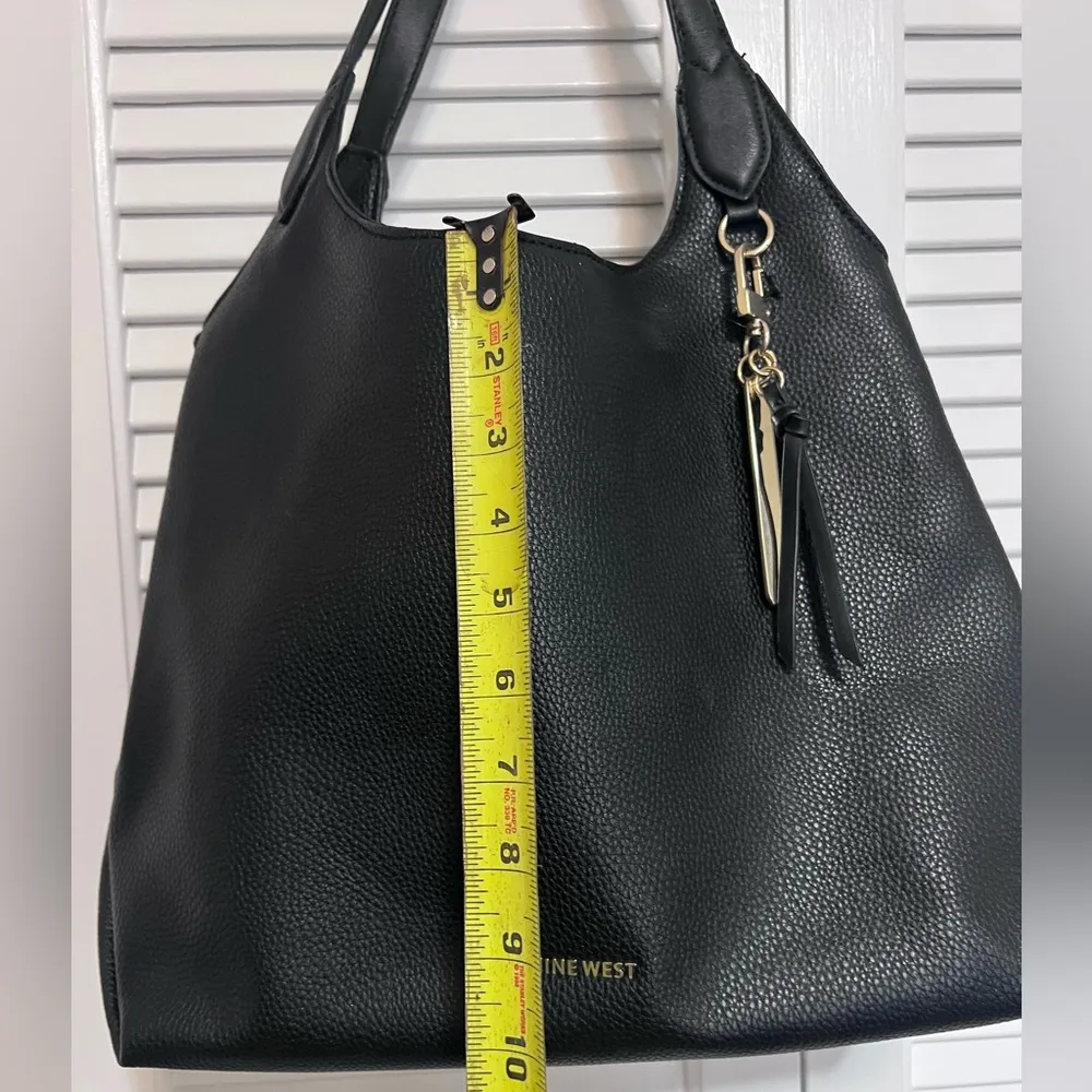 Nine West Willa Hobo shoulder bag, black with gold toned hardware. - Image 5