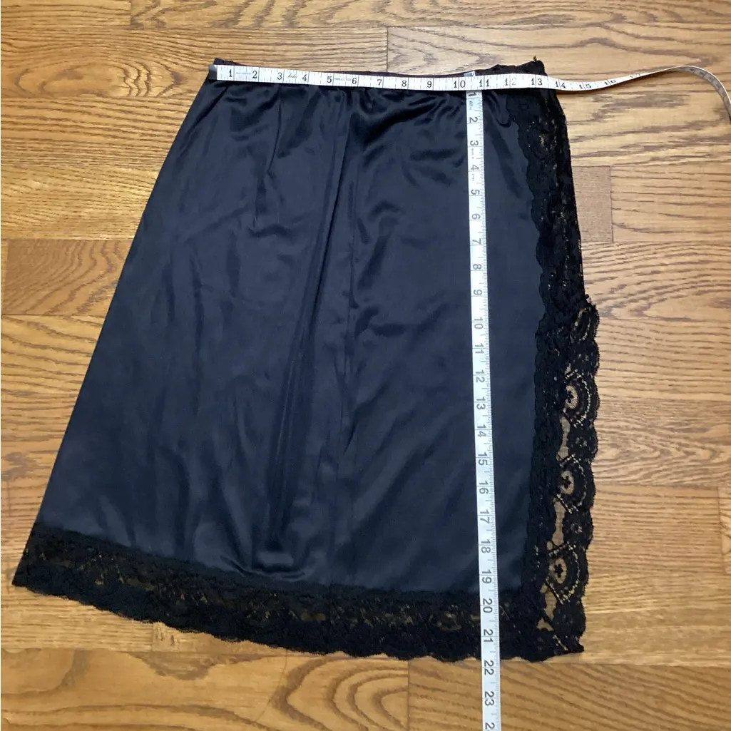 Vassarette Vintage nylon half slip. Size Small - Image 8