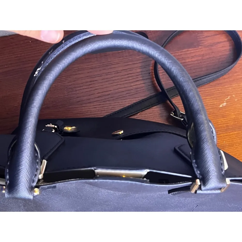 Michael Kors Greenwich Large Saffiano Leather Grab Bag Black EUC Crossbody Urban - Image 12