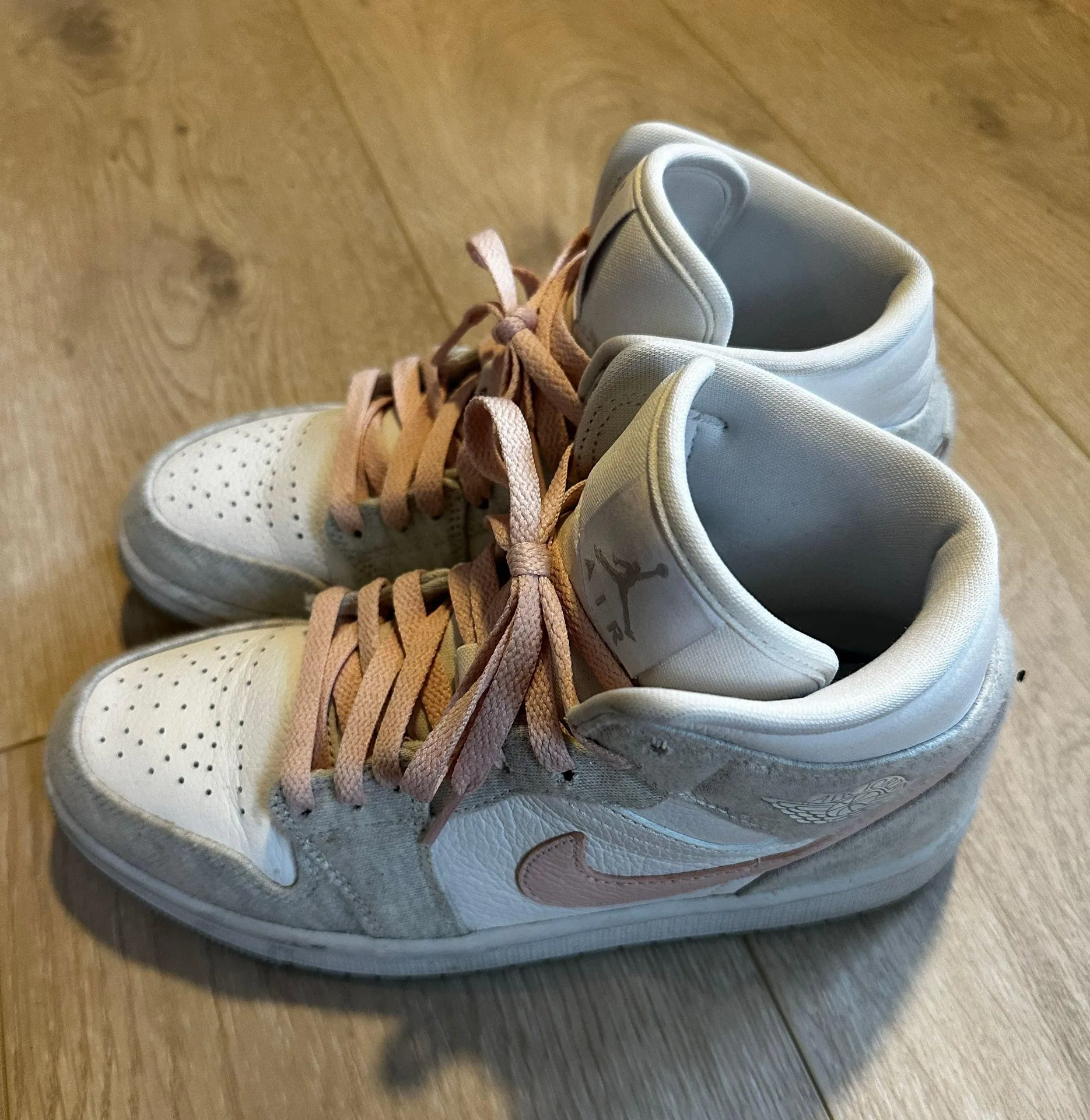 Women’s Air Jordan 1 Mid SE - Image 4