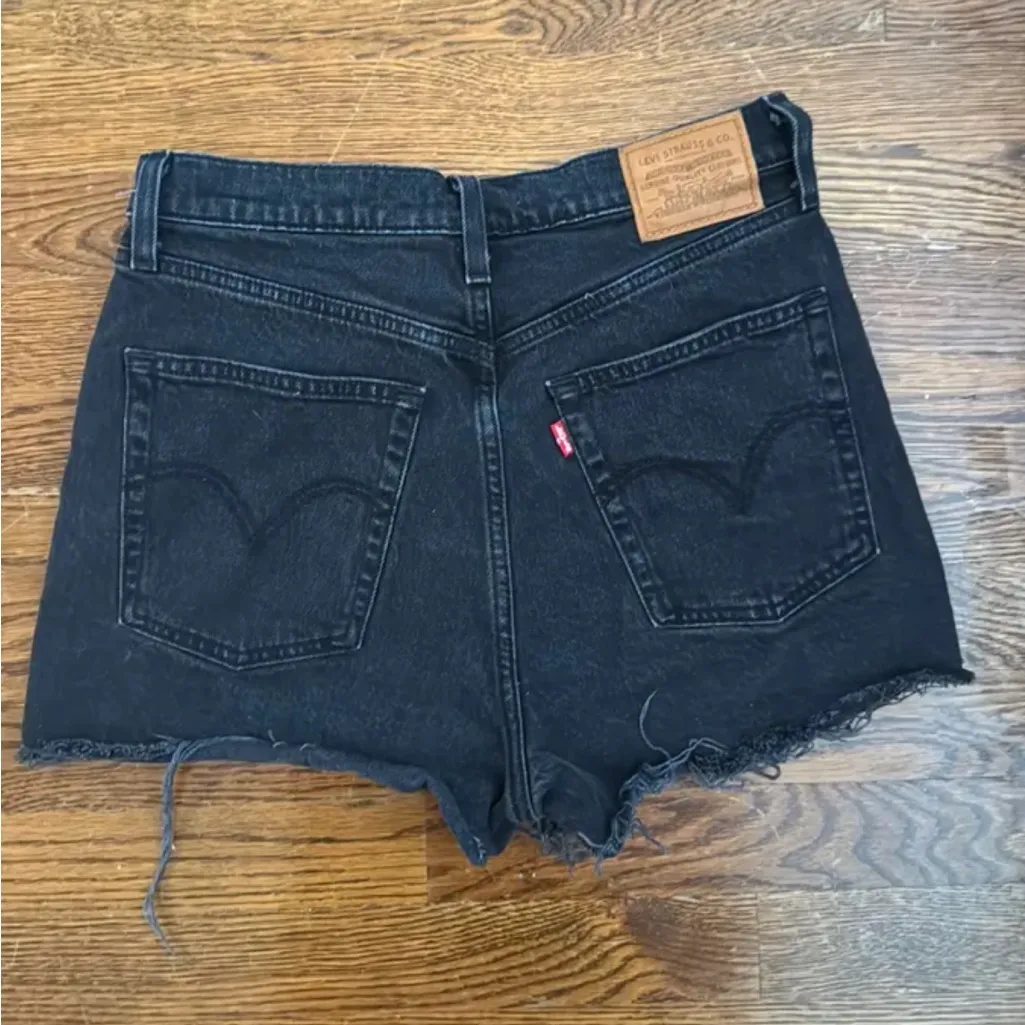 Levi’s High Rise Ribcage Black Denim Shorts - Image 4