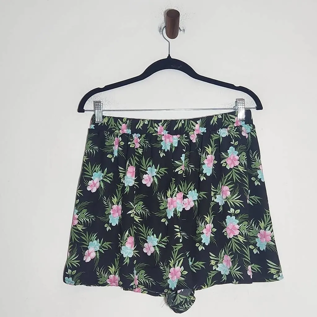 Madden NYC Black and Pink Floral Pull-on Shorts Size Large Tropical Flowy Shorts - Image 4