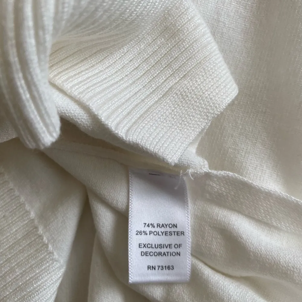 Cable& Gauge White beaded snowflake Sweater L - Image 5