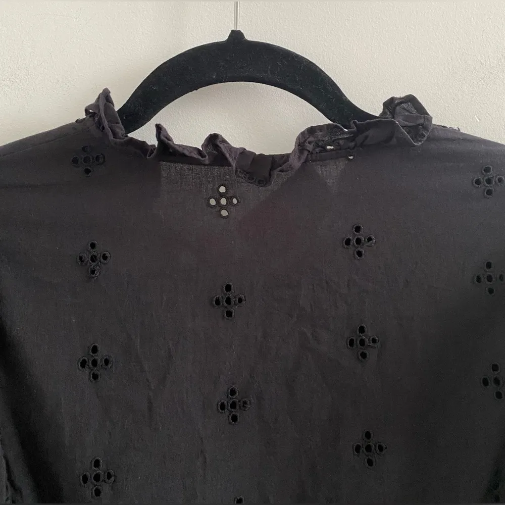 Cleobella Black Cropped Victorian Eyelet Ruffle Blouse Size Small - Image 10