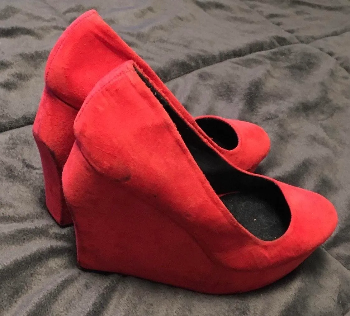Red Velvet Platform Heels 9.5 - Image 3