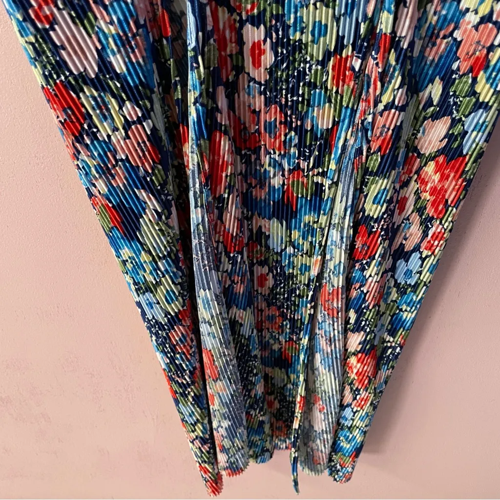WAYF Blue Floral Pleated Maxi Skirt Size XS EUC - Image 3