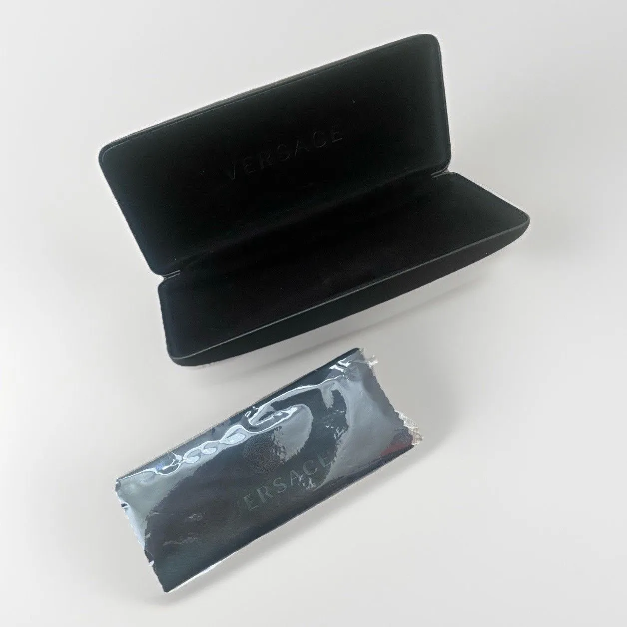 NEW Versace Logo Sunglasses Eyeglass Case Black Leather Cleaning Cloth Designer - Image 4