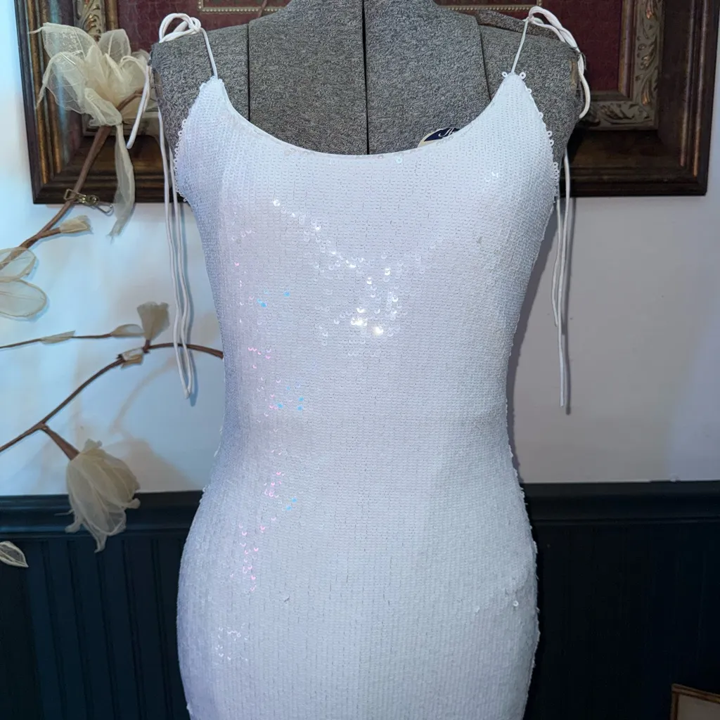NBD  Revolve White Sequin Midi Dress With Tie Straps ~ Size Medium 💛🍄 - Image 4