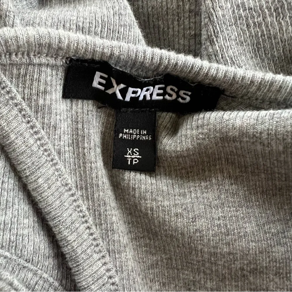 EXPRESS  Grey Ribbed Cutout Back Cropped Top XS - Image 11